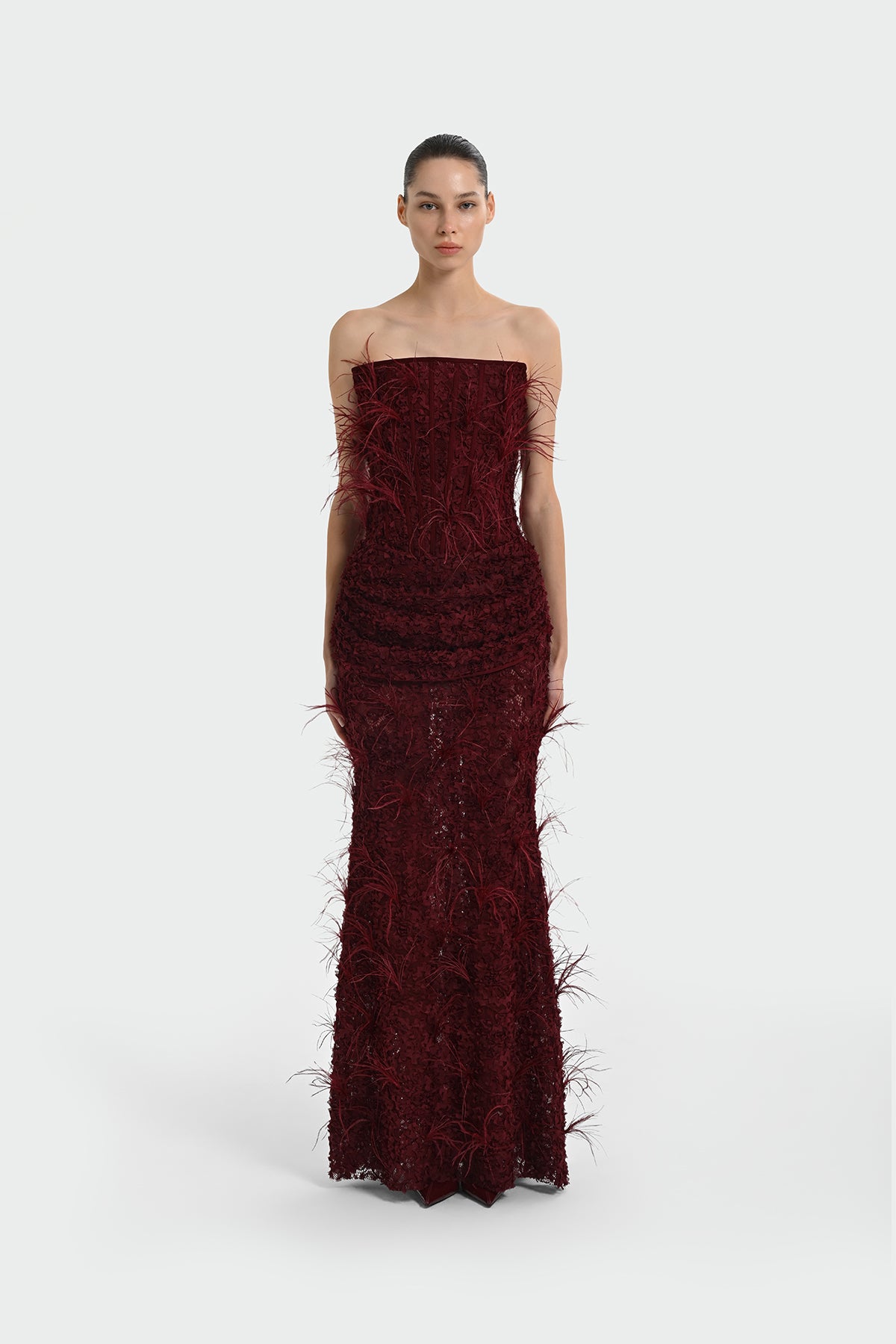 Korsajlı Tüy Detaylı Straplez Uzun Abiye Elbise