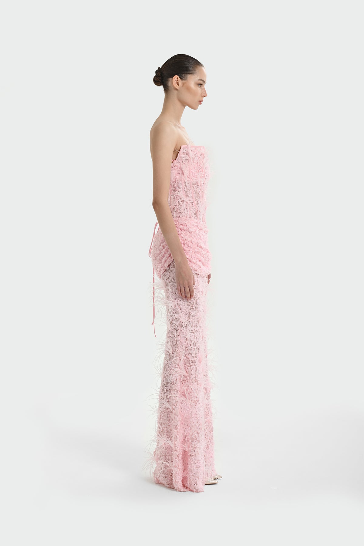 Korsajlı Tüy Detaylı Straplez Uzun Abiye Elbise