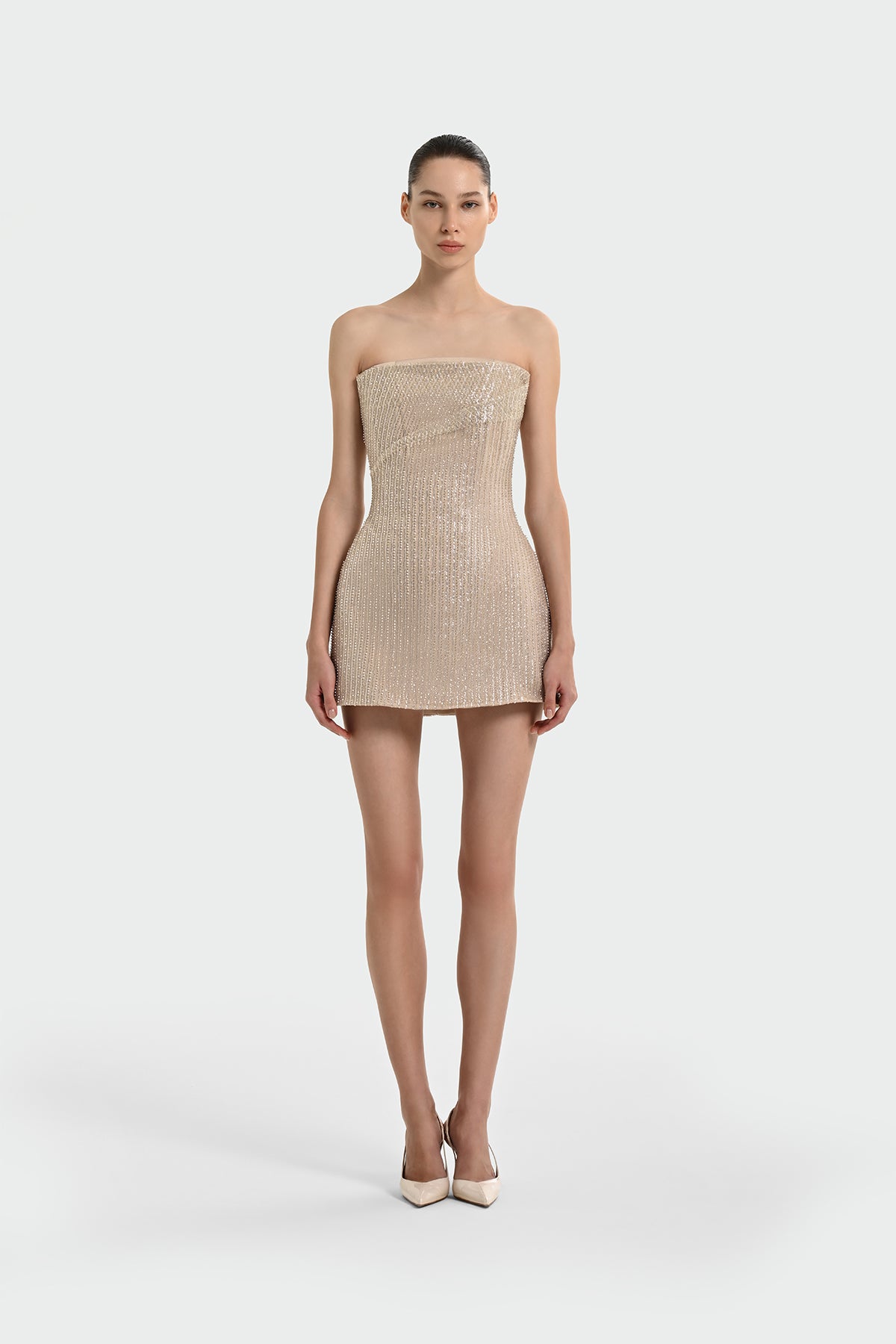 فستان سهرة بدون حمالات مزين بالترتر