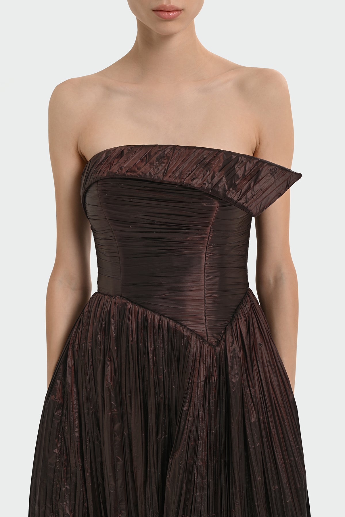 Straplez Kalp Yaka Yırtmaçlı Uzun Saten Abiye Elbise