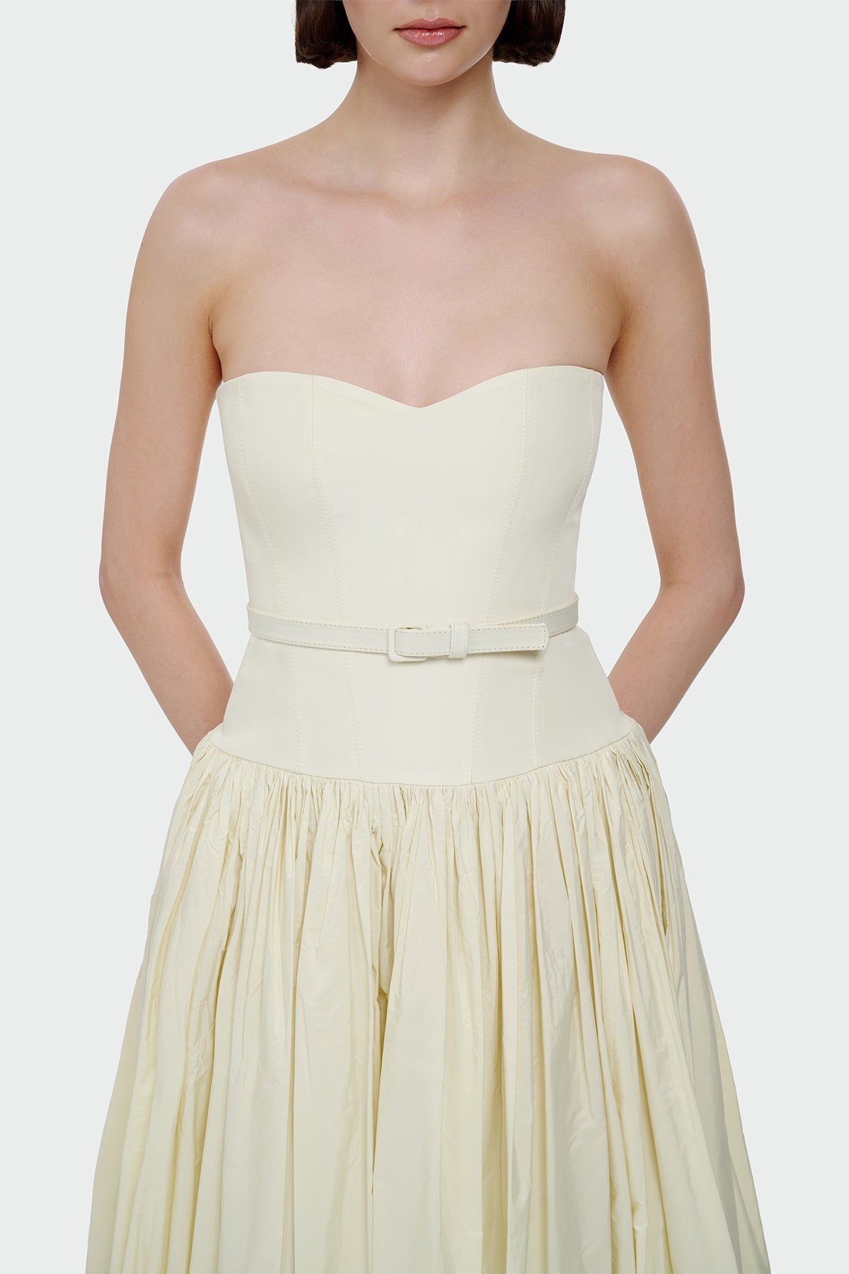 Beli Kemerli Straplez Abiye Elbise