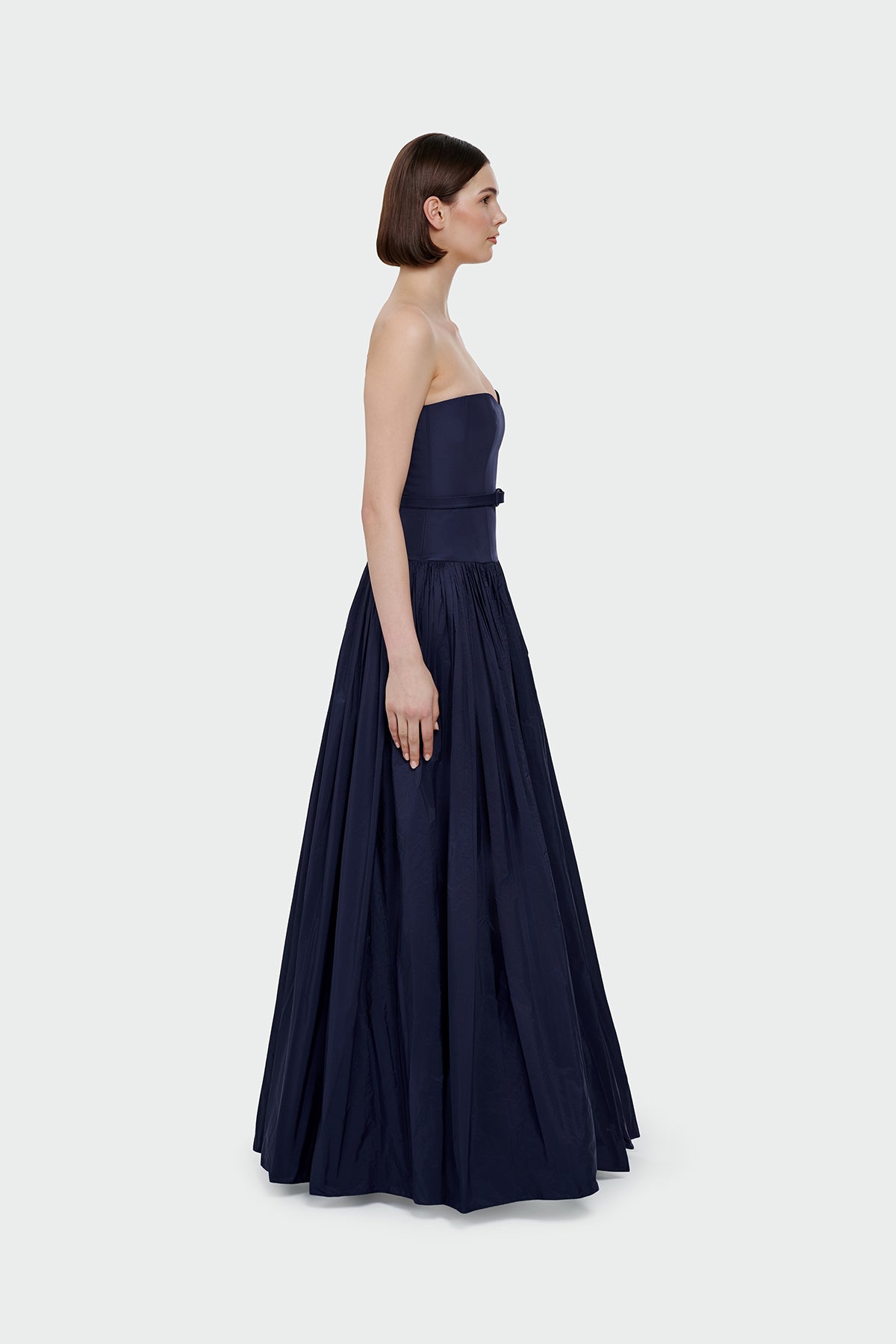 Beli Kemerli Straplez Abiye Elbise