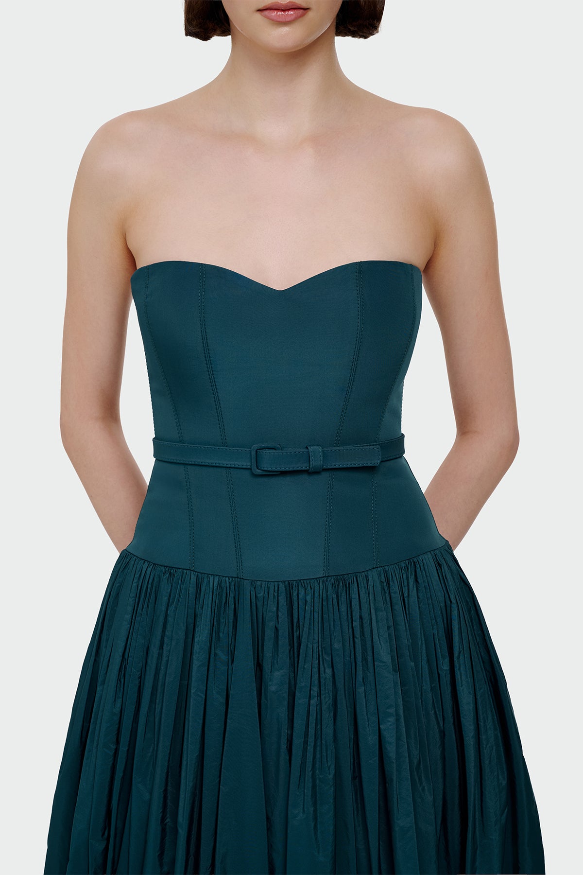 Beli Kemerli Straplez Abiye Elbise