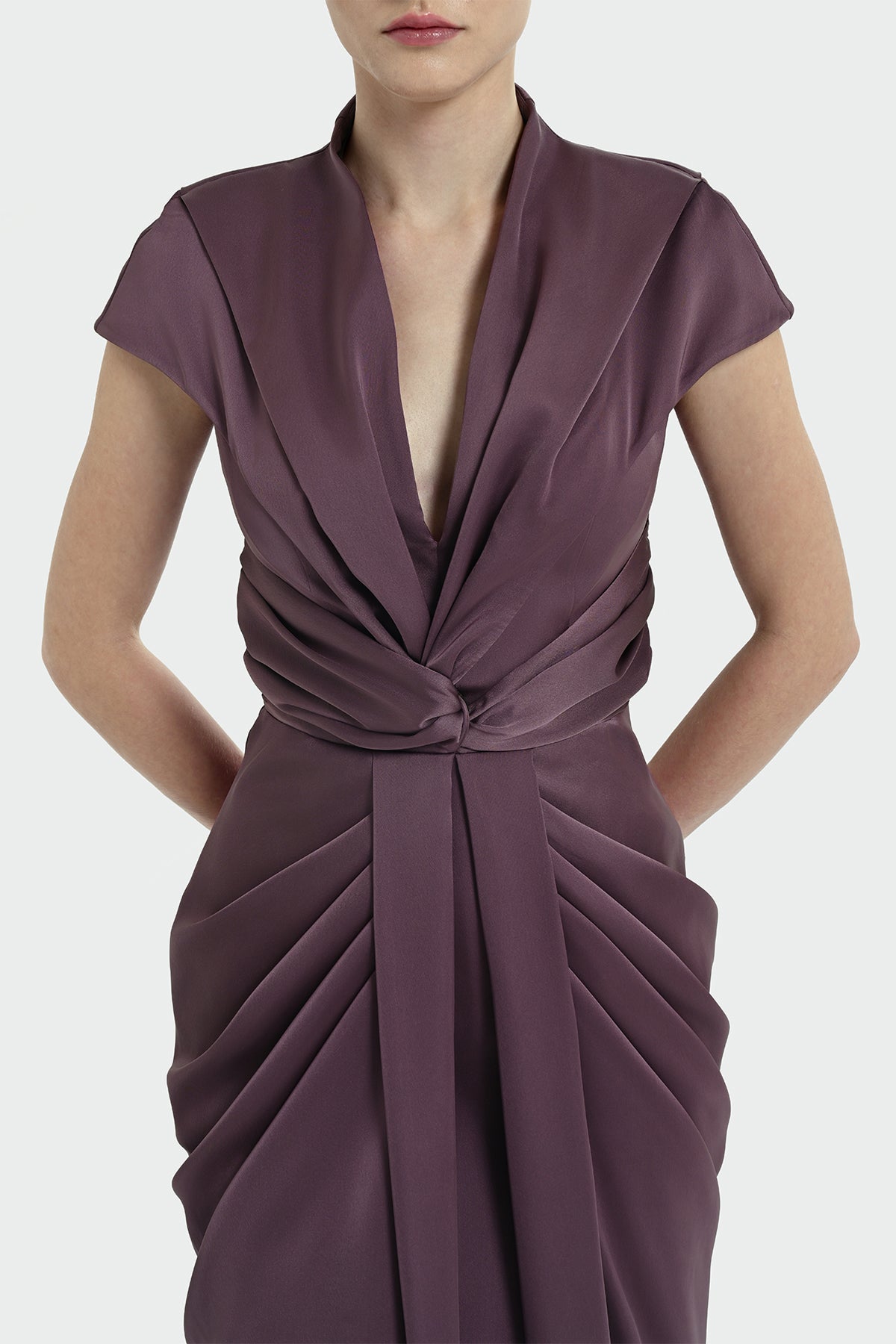 V Yaka Drapeli Bel Detaylı Kısa Kollu Abiye Elbise