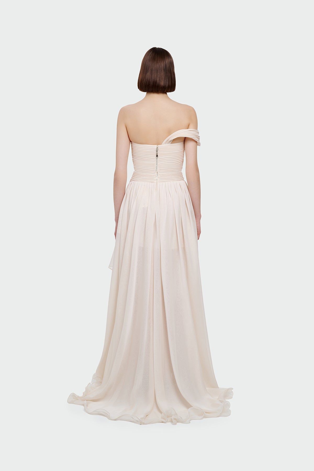 طقم تنورة قصيرة بتفاصيل شق منسدلة