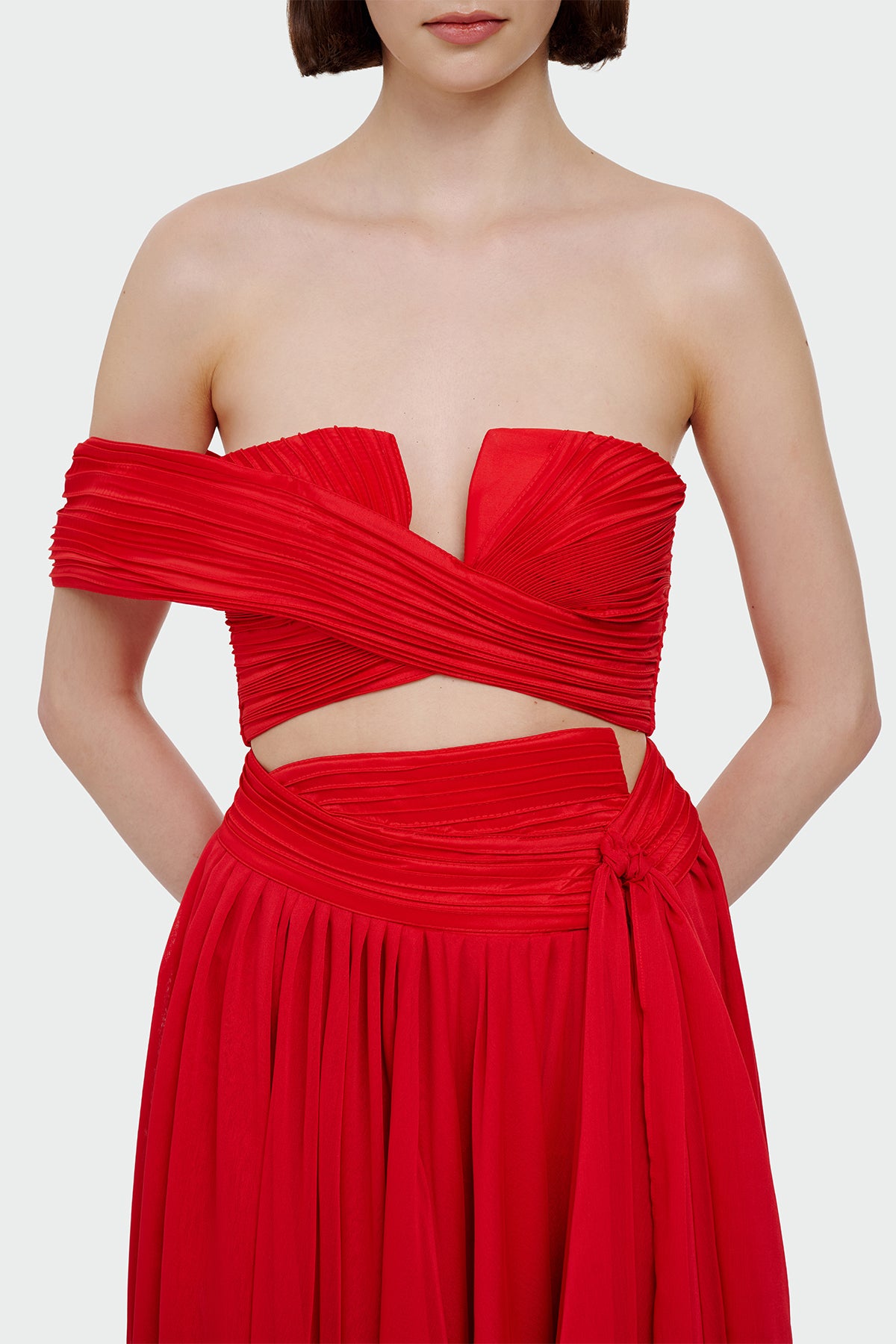 طقم تنورة قصيرة بتفاصيل شق منسدلة