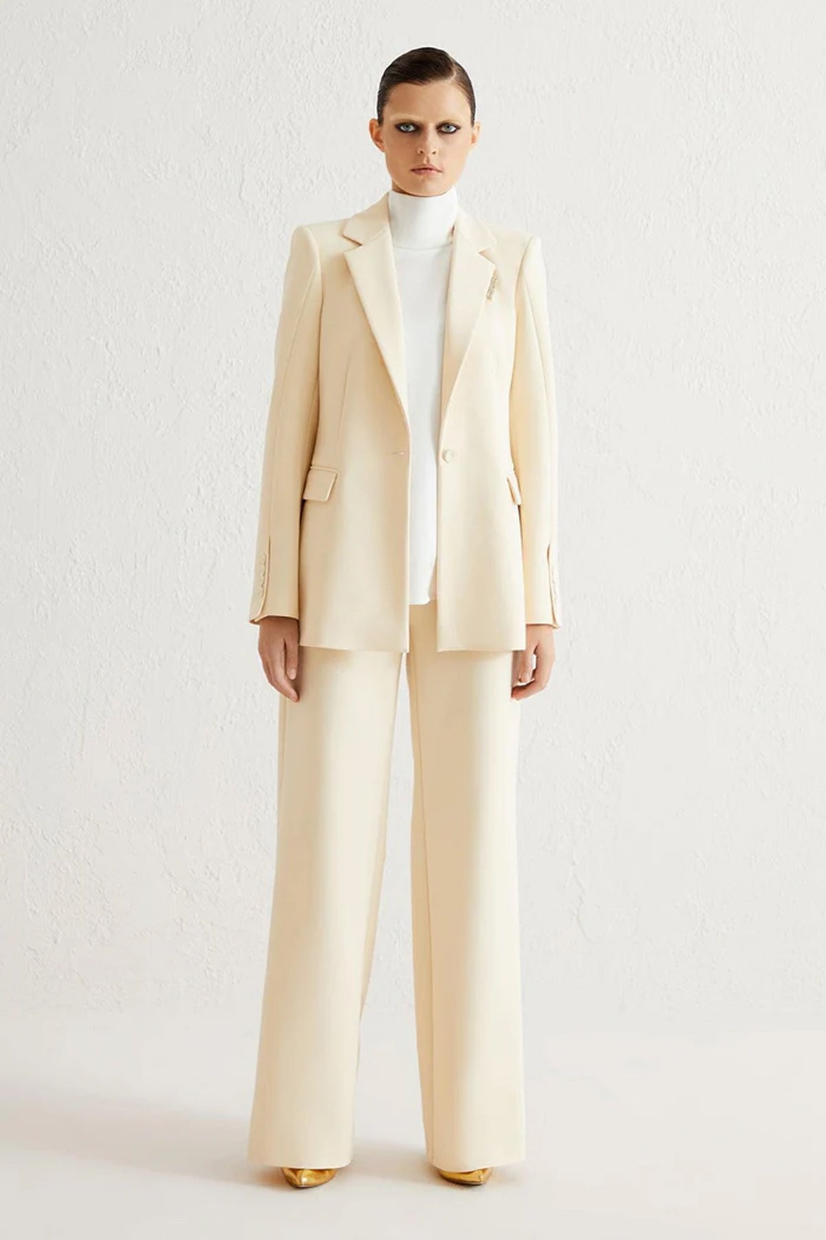 Yakası Taşlı Blazer Kadın Ceket