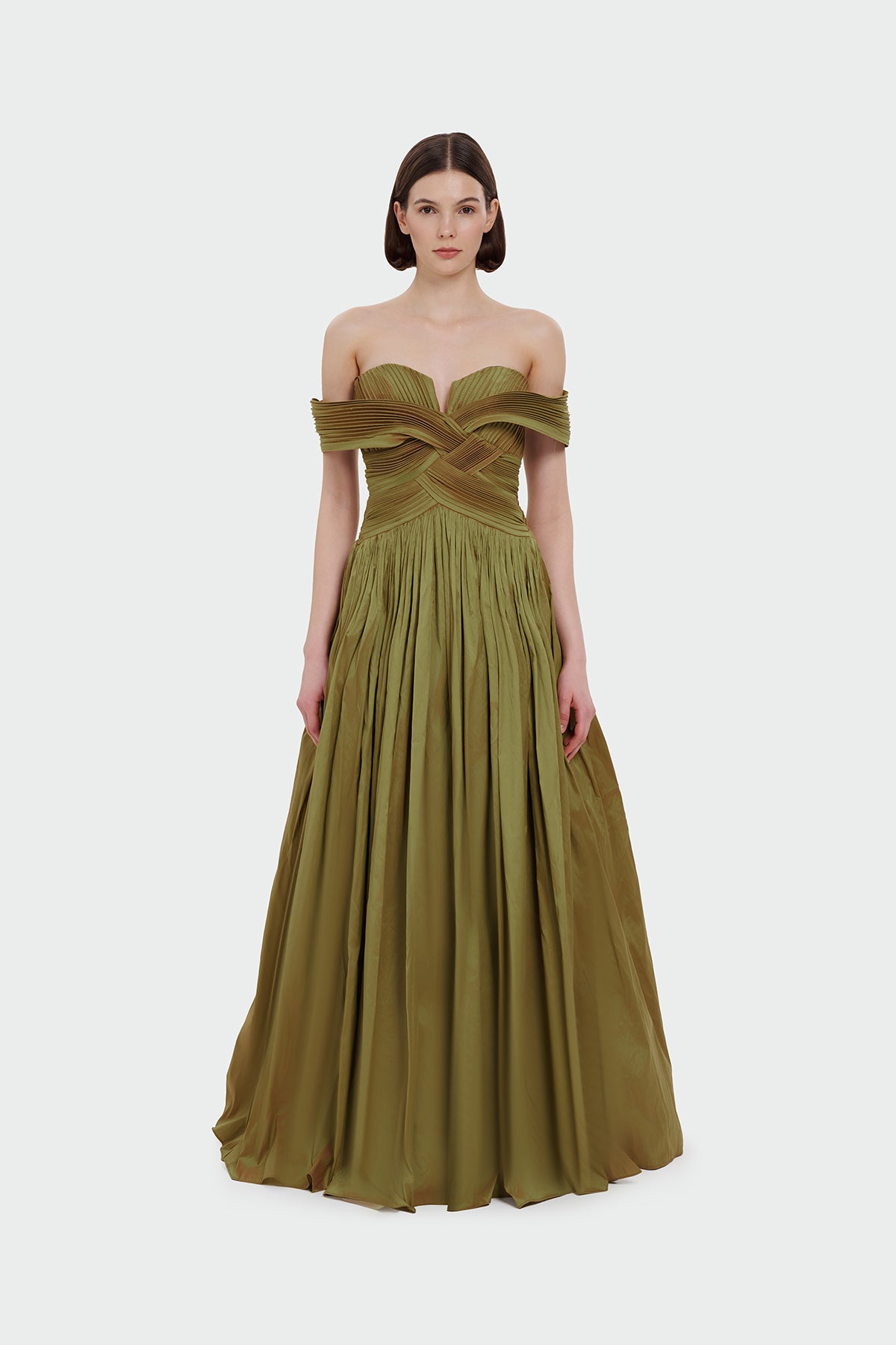 فستان سهرة طويل بدون حمالات مع فتحة صدر