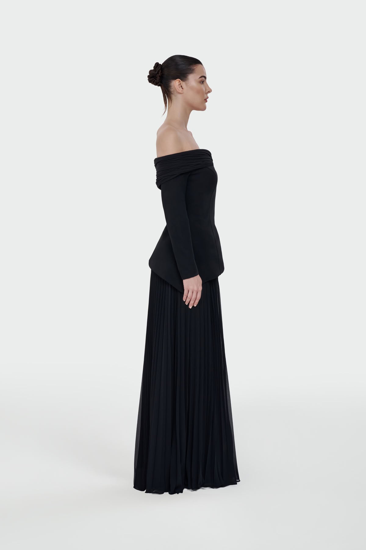 Kayık Yaka Uzun Kollu Piliseli Abiye Elbise
