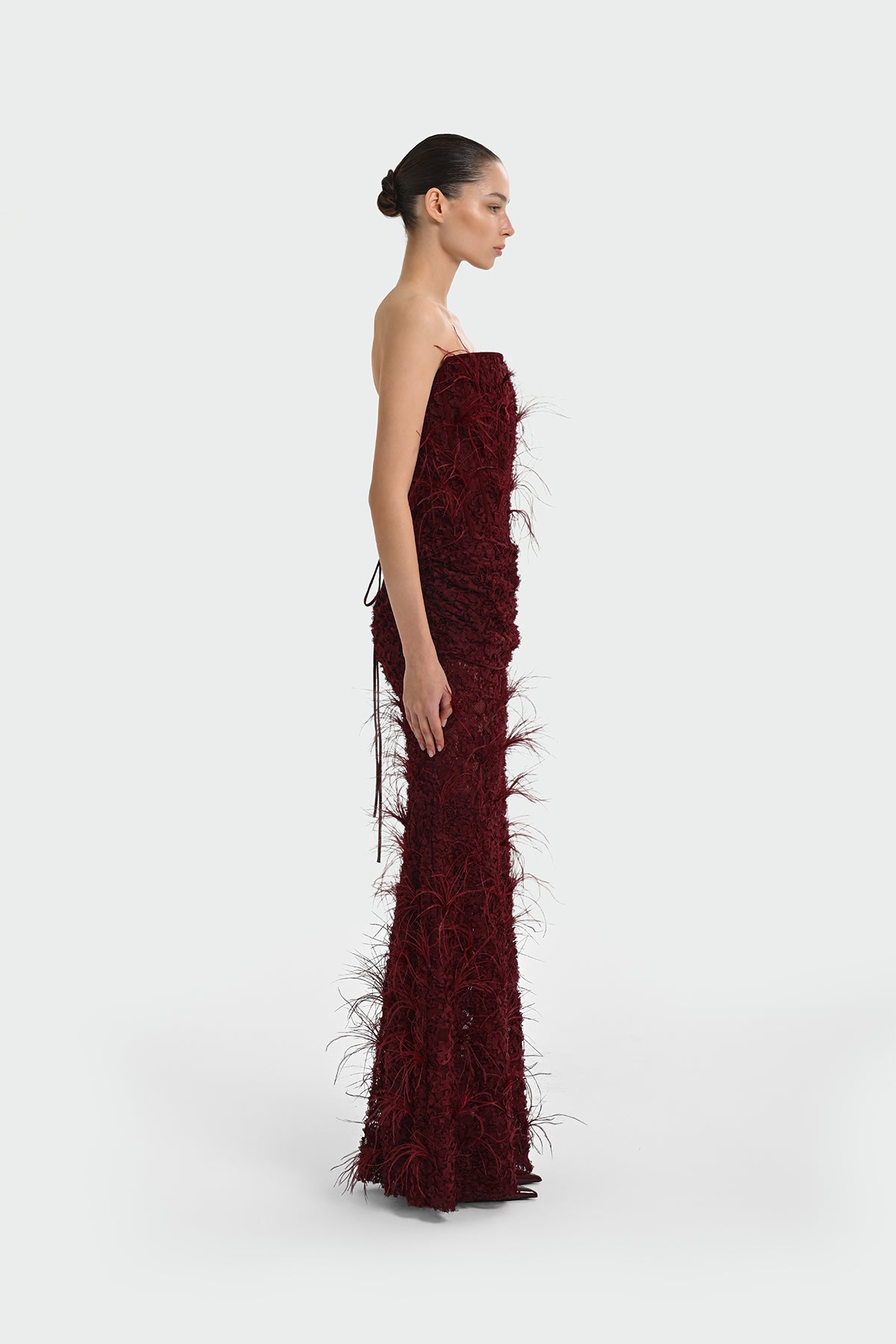 Korsajlı Tüy Detaylı Straplez Uzun Abiye Elbise