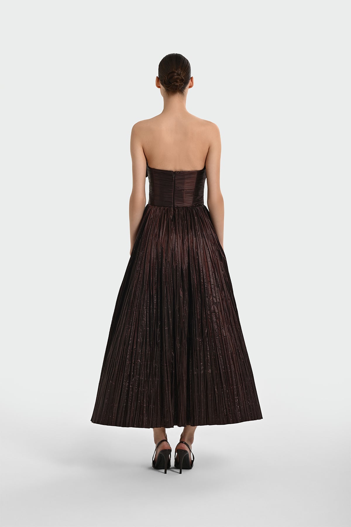 Straplez Kalp Yaka Yırtmaçlı Uzun Saten Abiye Elbise