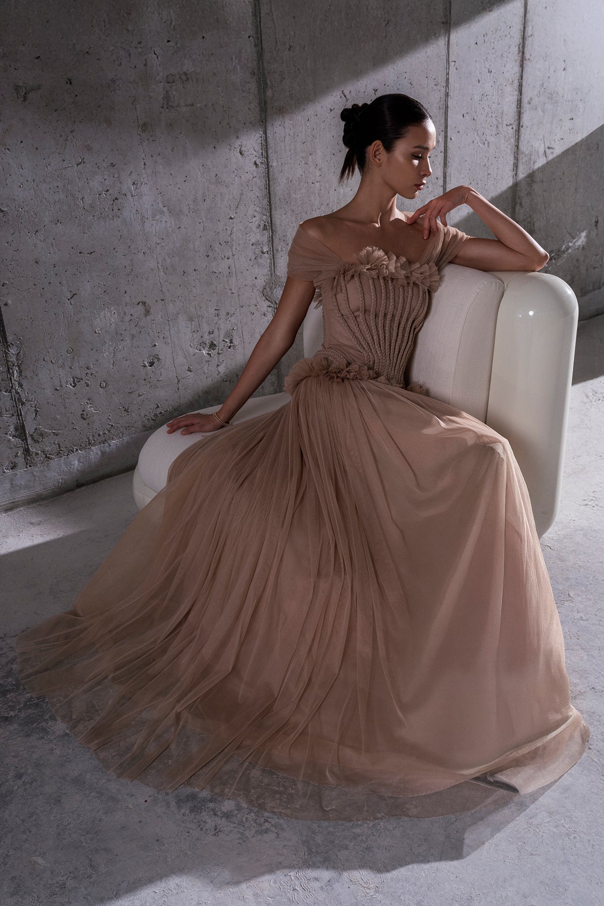 Beli Büzgü Detaylı Omuzları Açık Uzun Abiye Elbise