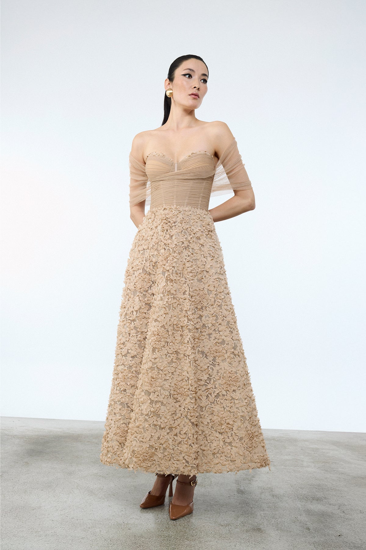 Çiçek Aplikeli Transparan Büst Detaylı Uzun Abiye Elbise