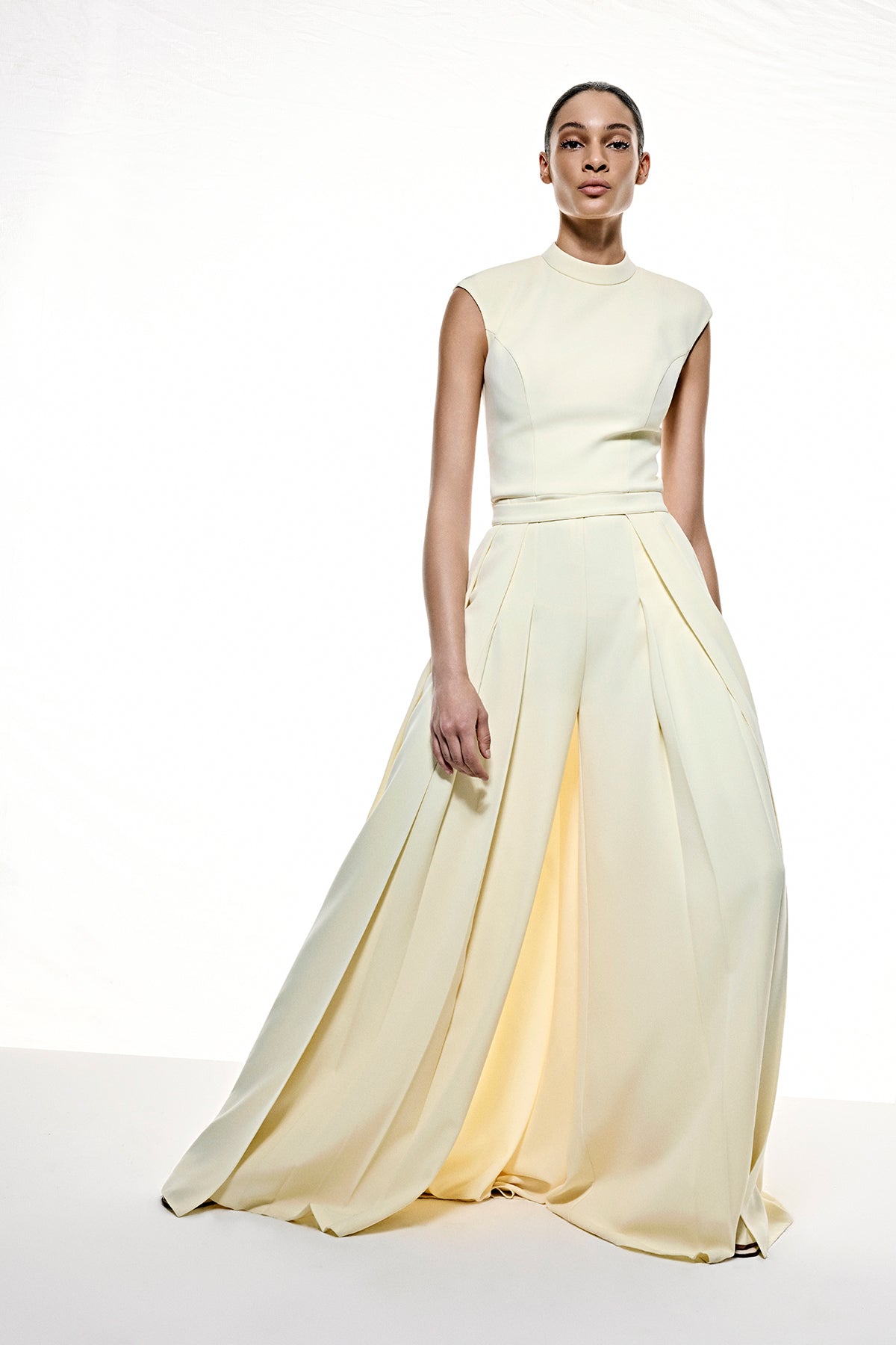 Dik Yaka Kemerli Pileli Bol Paça Tulum