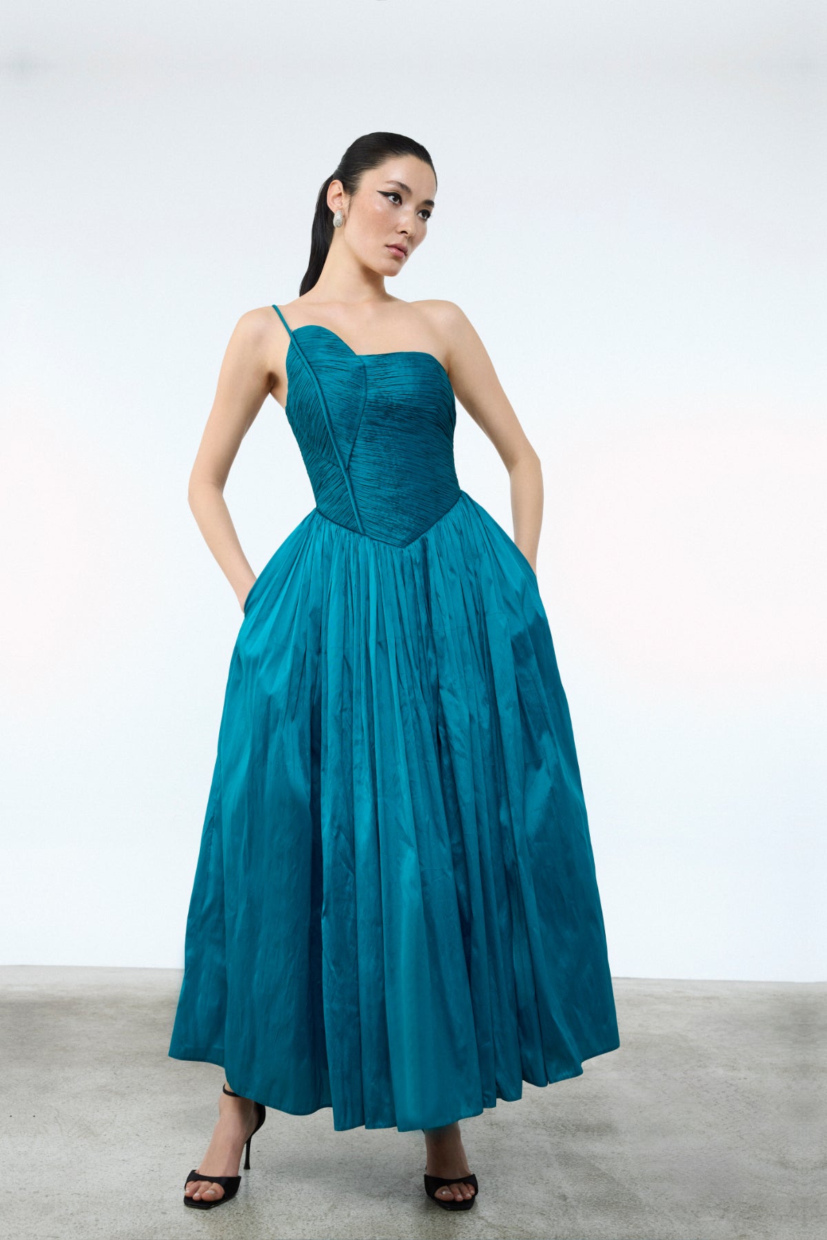 Drapeli Saten Tek Askılı Abiye Elbise