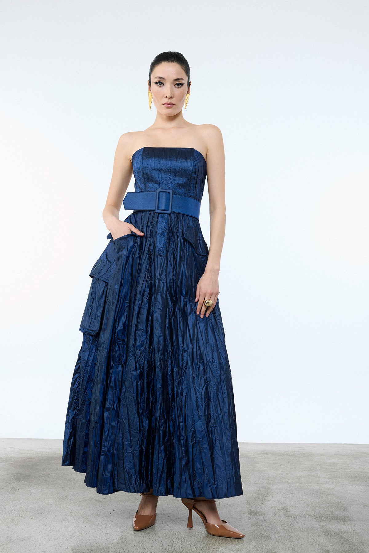 Kemer Detaylı Cepli Straplez Parlak Uzun Abiye Elbise