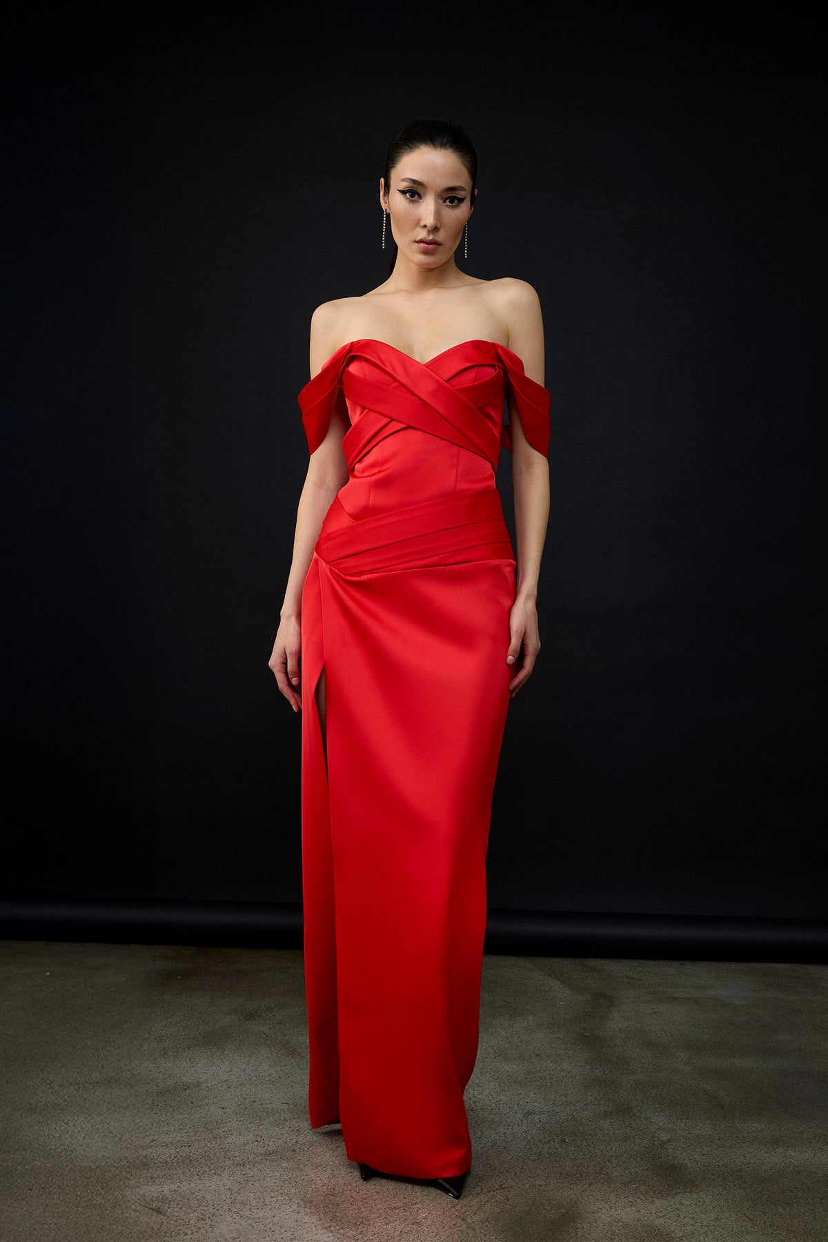 Omuz Açık Çapraz Drapeli Yırtmaç Detaylı Uzun Abiye Elbise