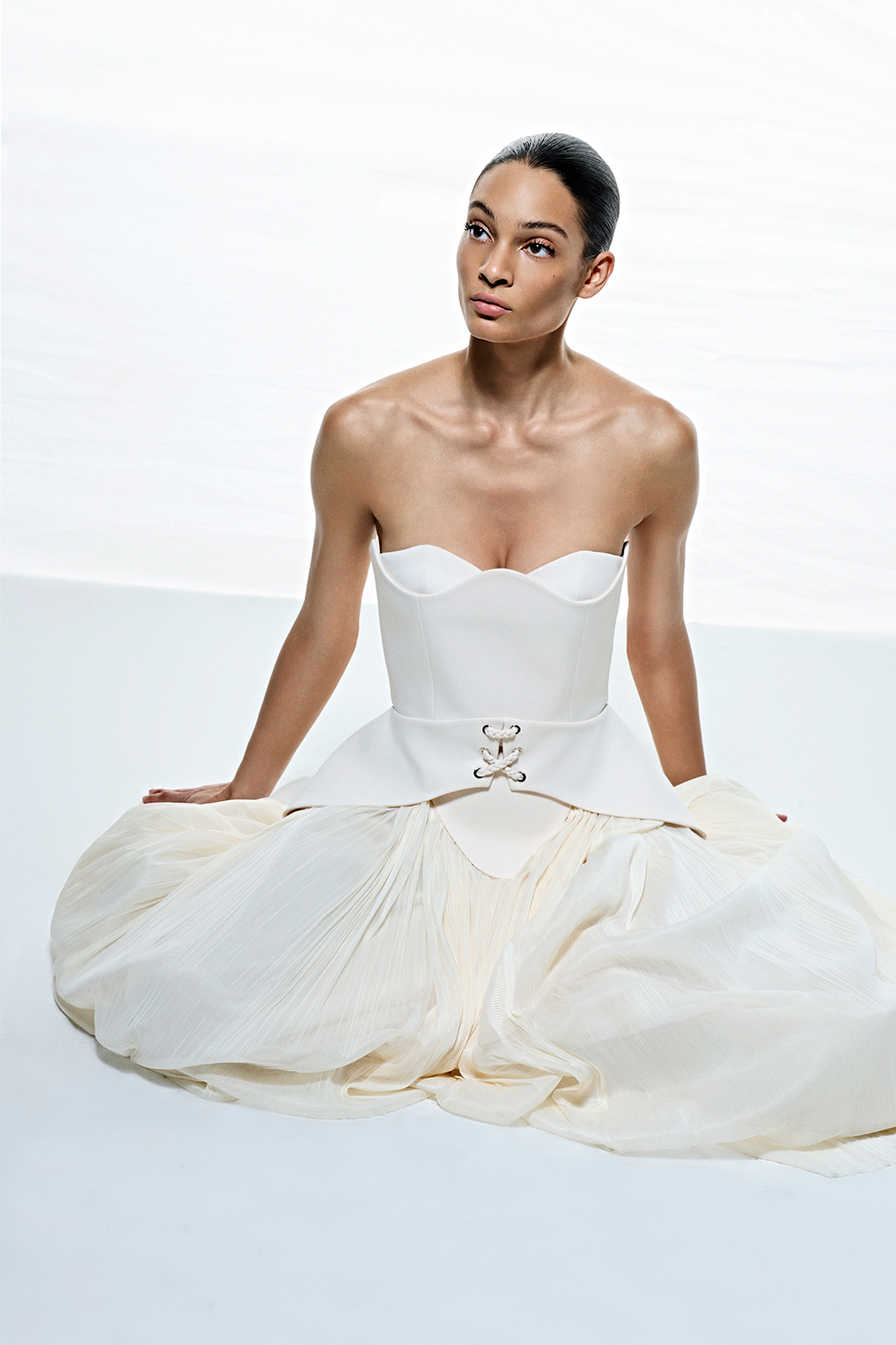 Straplez Peplum Detaylı Piliseli Abiye Takım Elbise