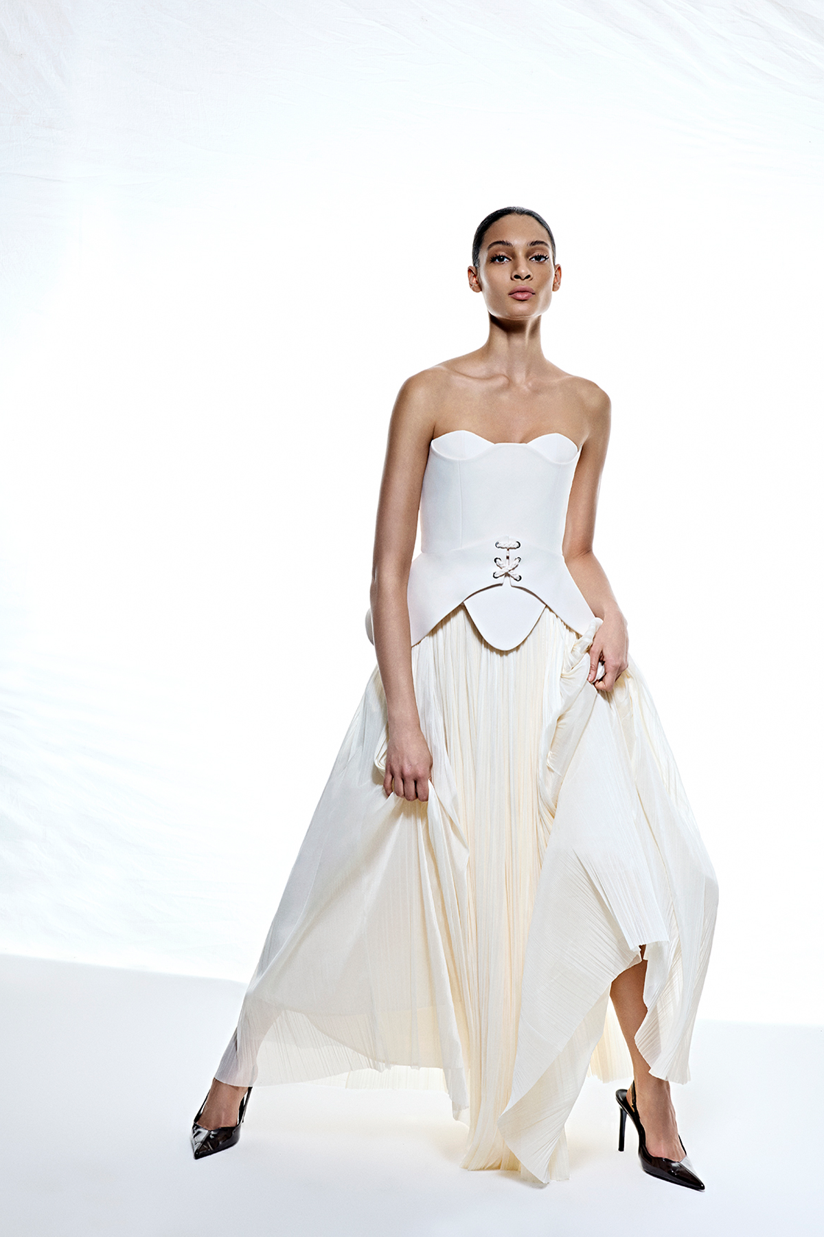 Straplez Peplum Detaylı Piliseli Abiye Takım Elbise