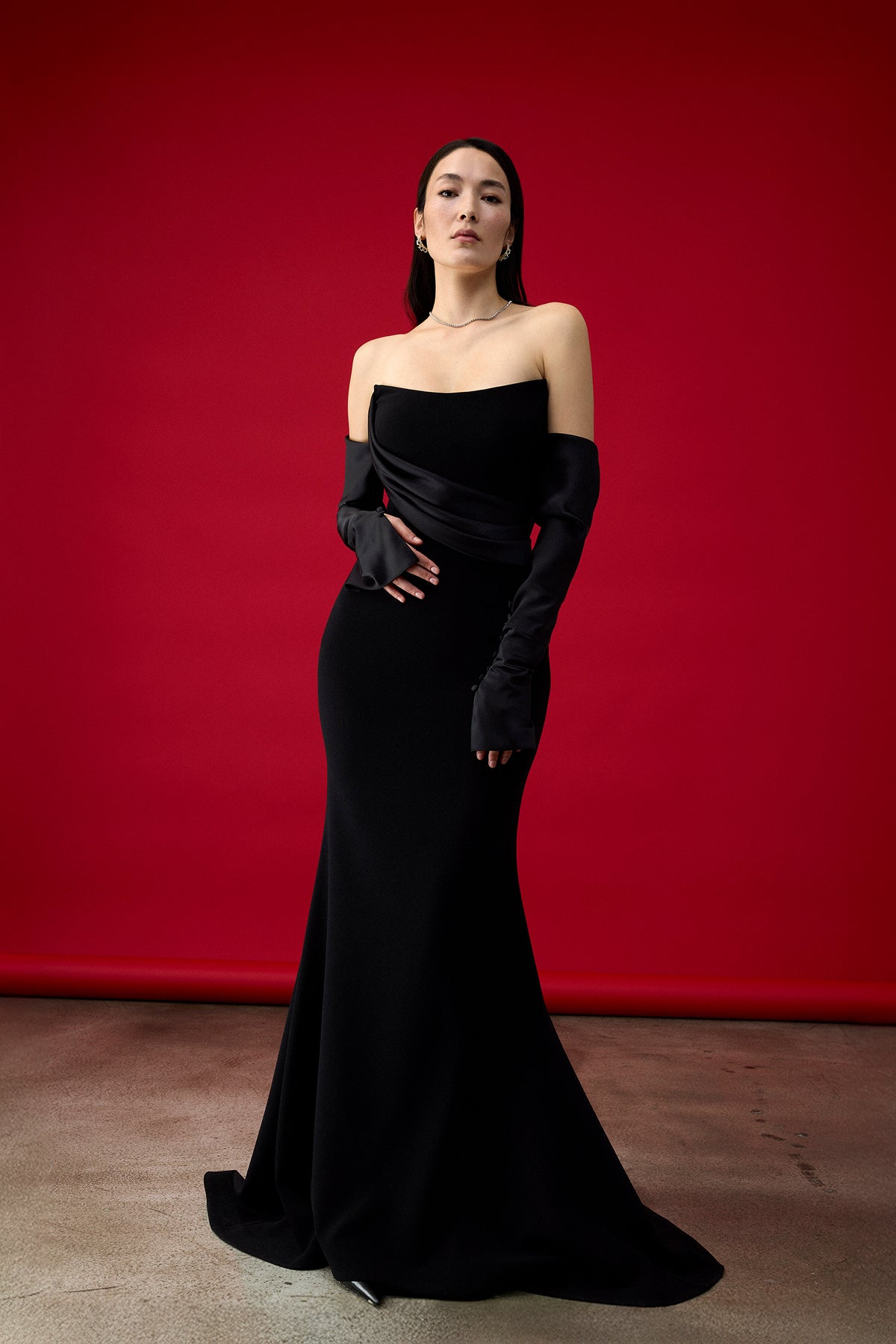 Straplez Drapeli Eldiven Detaylı Uzun Abiye Elbise