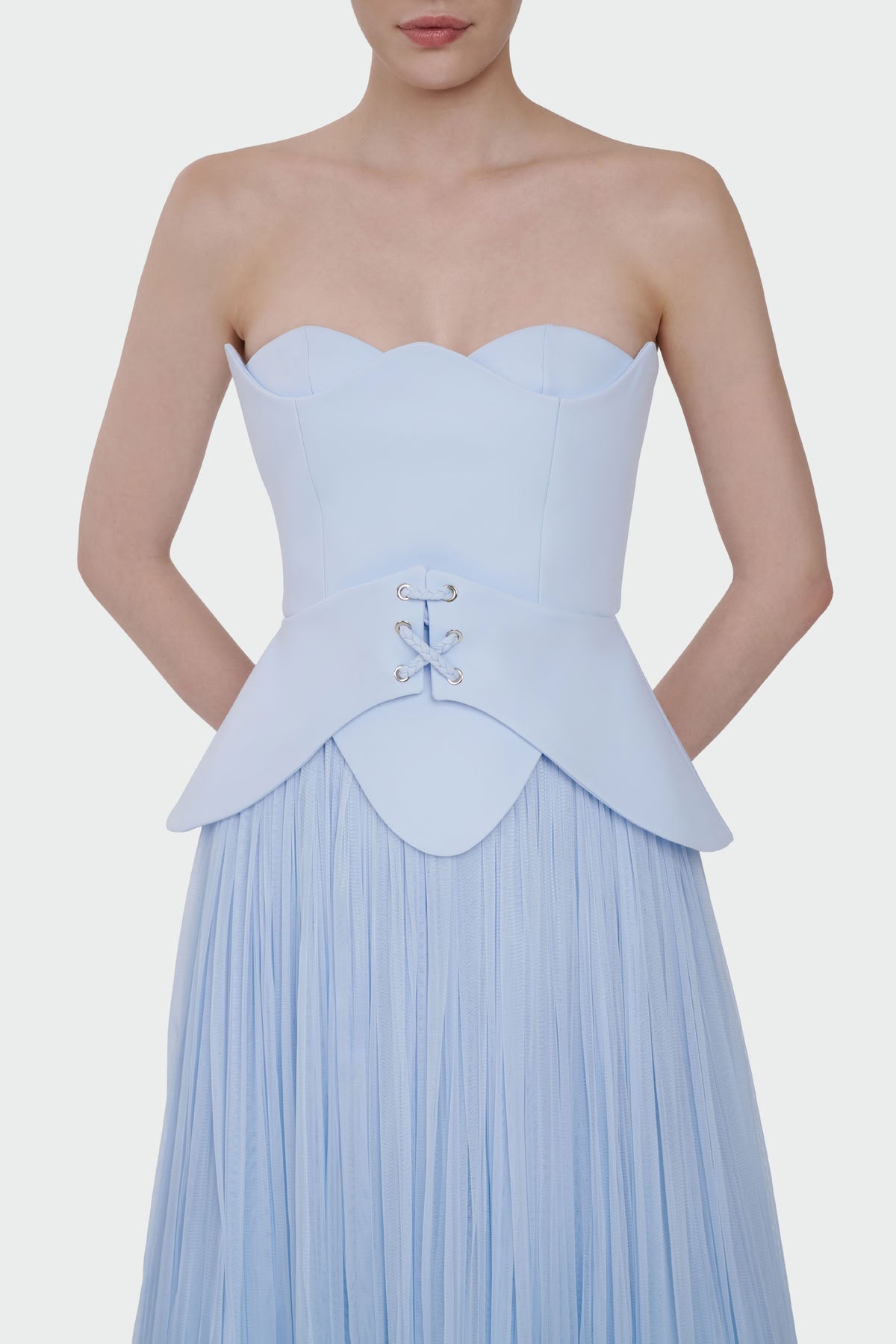 Straplez Peplum Detaylı Piliseli Abiye Takım Elbise