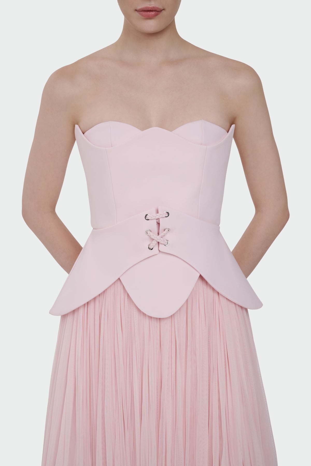 Straplez Peplum Detaylı Piliseli Abiye Takım Elbise