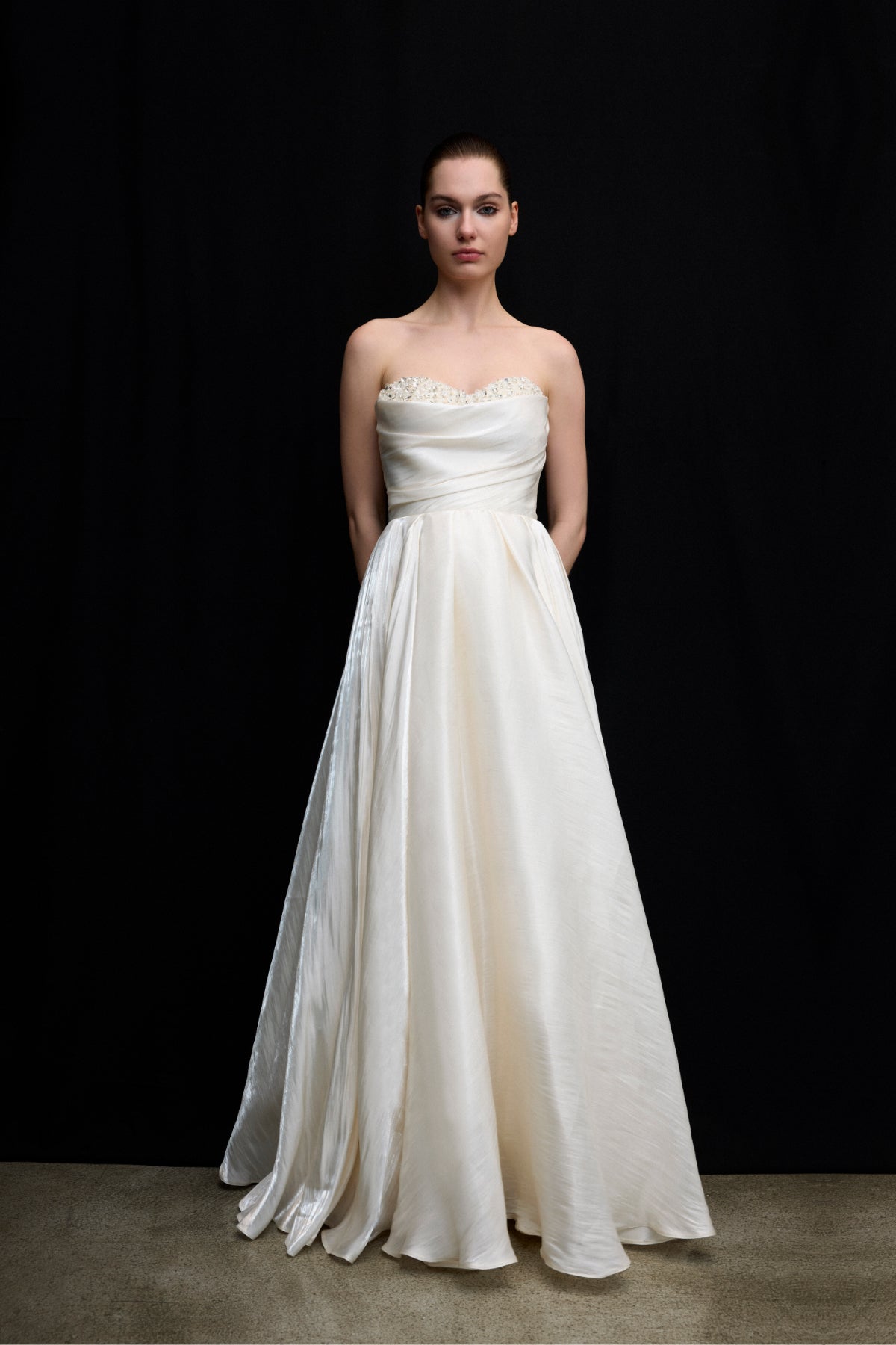 Taş İşlemeli Straplez Saten Abiye Elbise