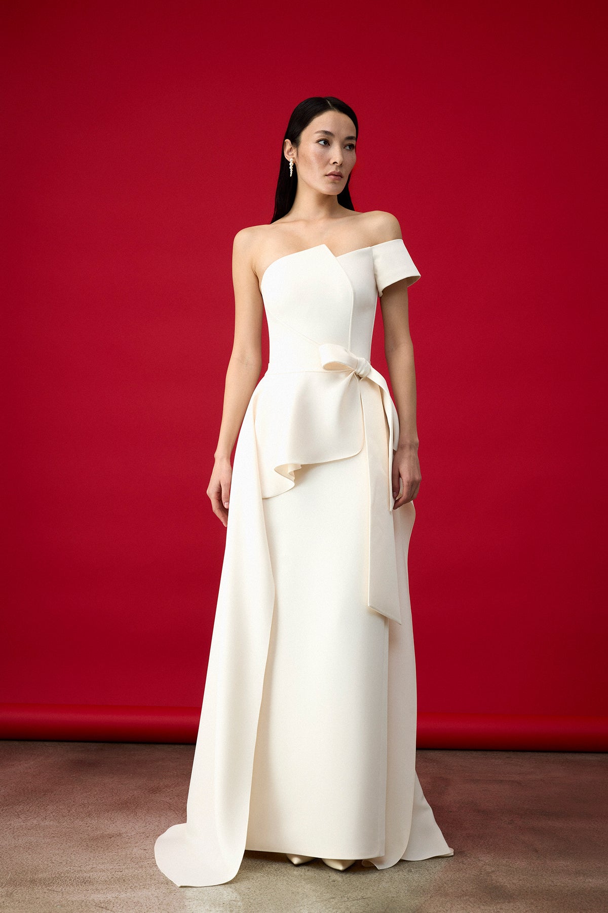 Tek Omuz Yırtmaçlı Uzun Abiye Elbise