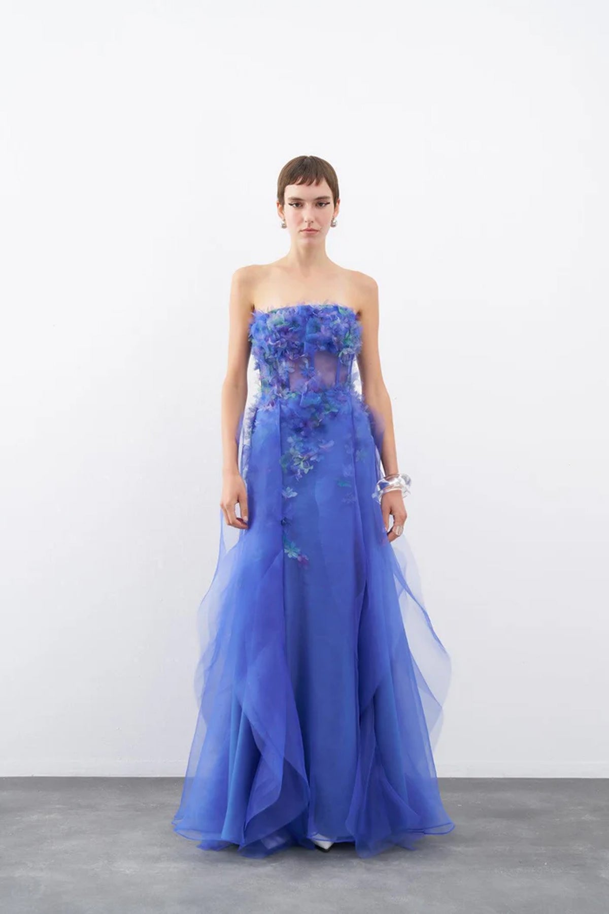 Üç Boyutlu Çiçekli Straplez Uzun Abiye Elbise